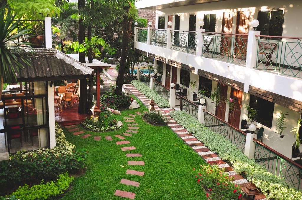 Charlie House Pin Klao Hotel Banguecoque Exterior foto