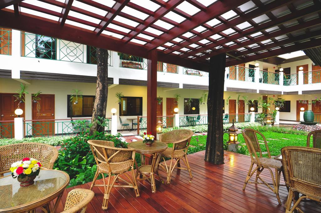 Charlie House Pin Klao Hotel Banguecoque Exterior foto
