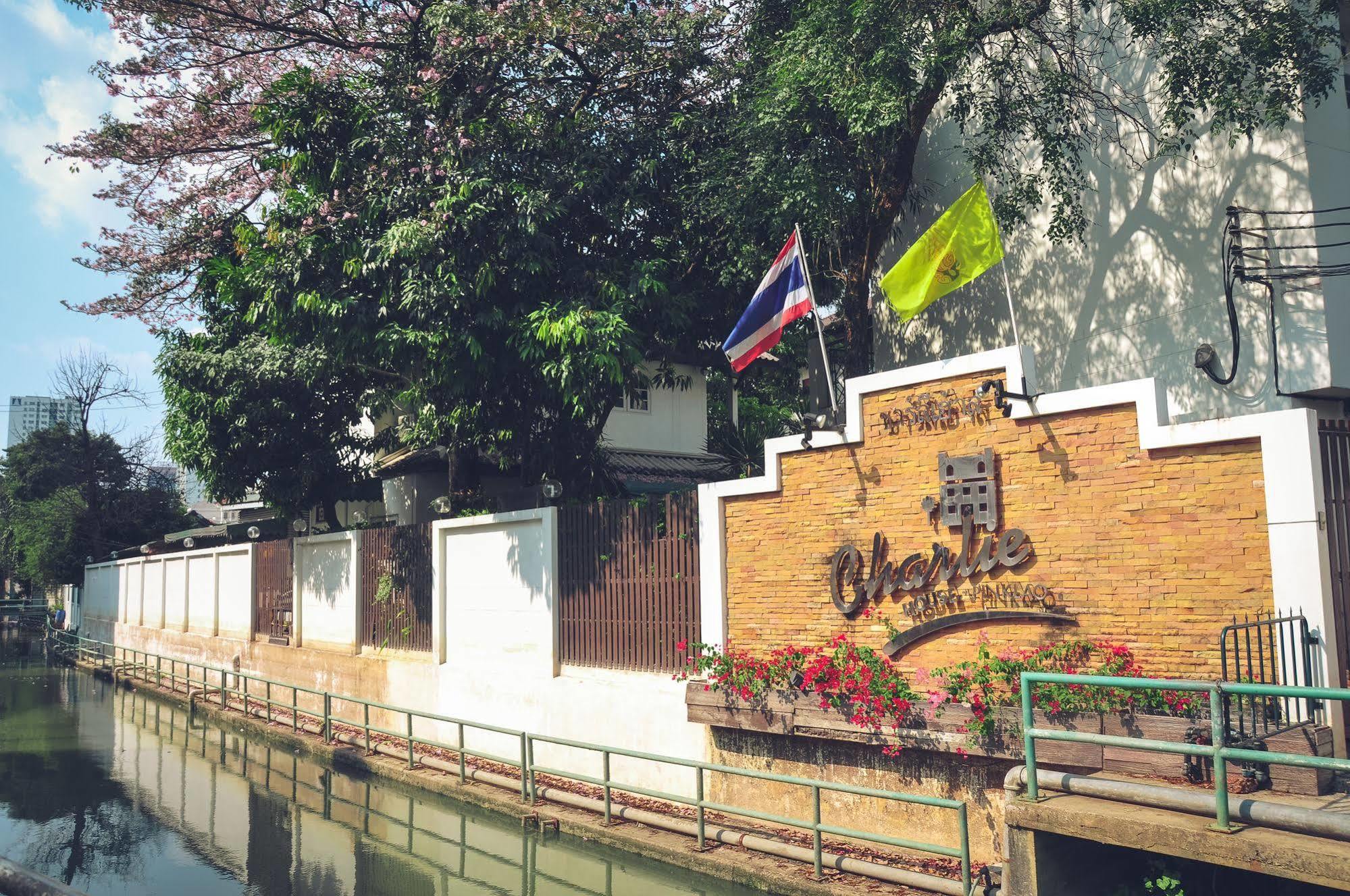 Charlie House Pin Klao Hotel Banguecoque Exterior foto