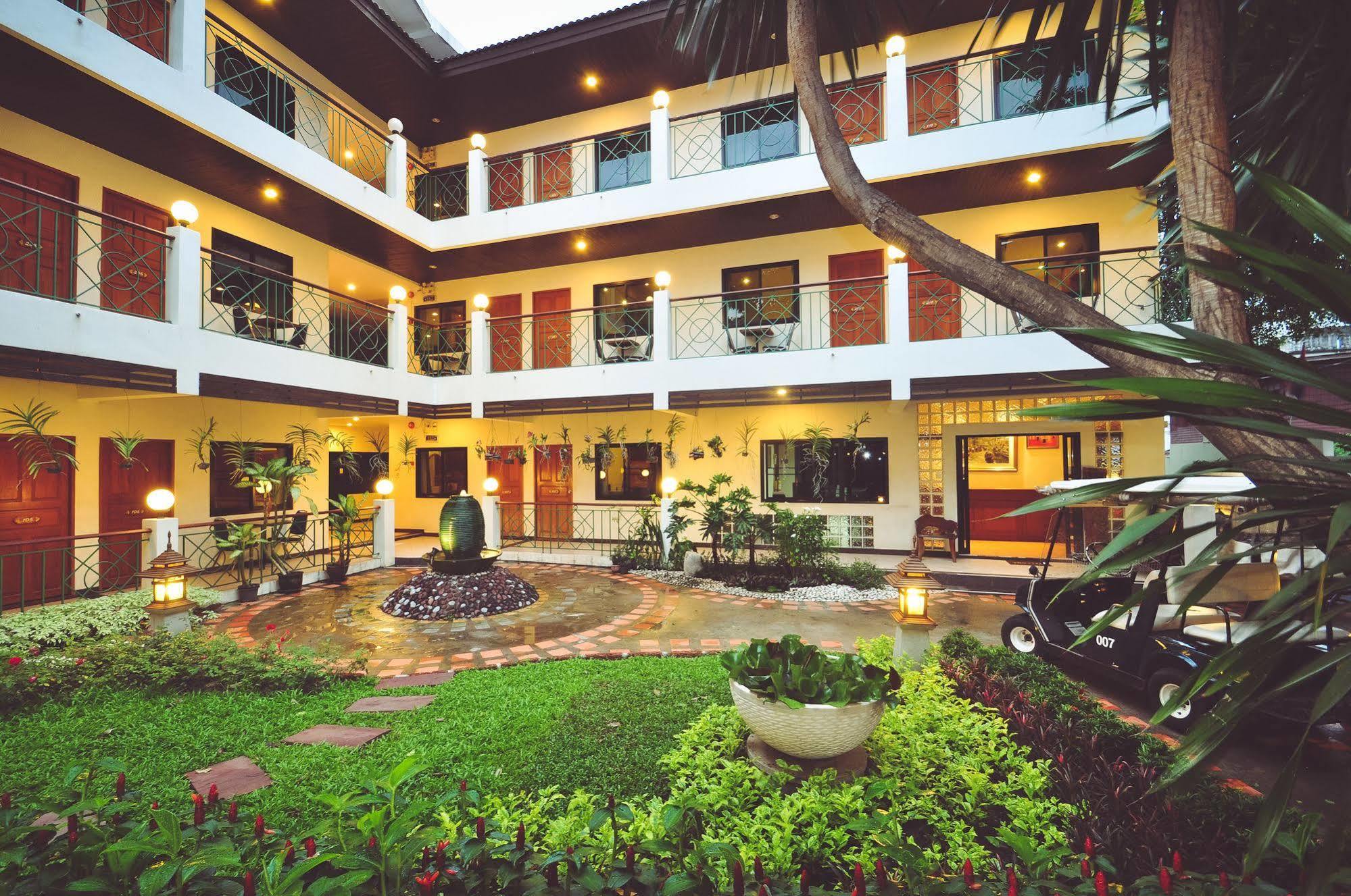 Charlie House Pin Klao Hotel Banguecoque Exterior foto