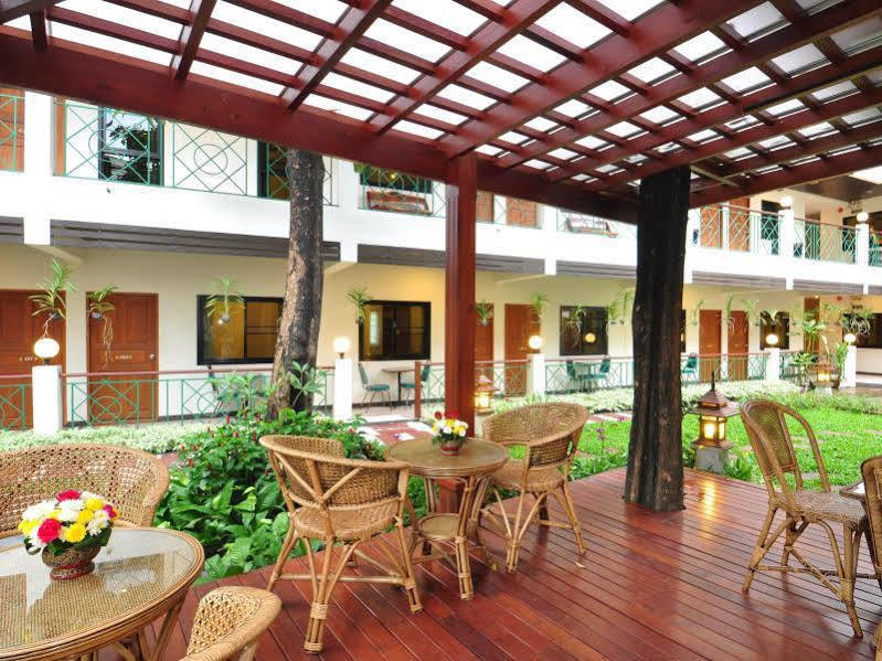 Charlie House Pin Klao Hotel Banguecoque Exterior foto